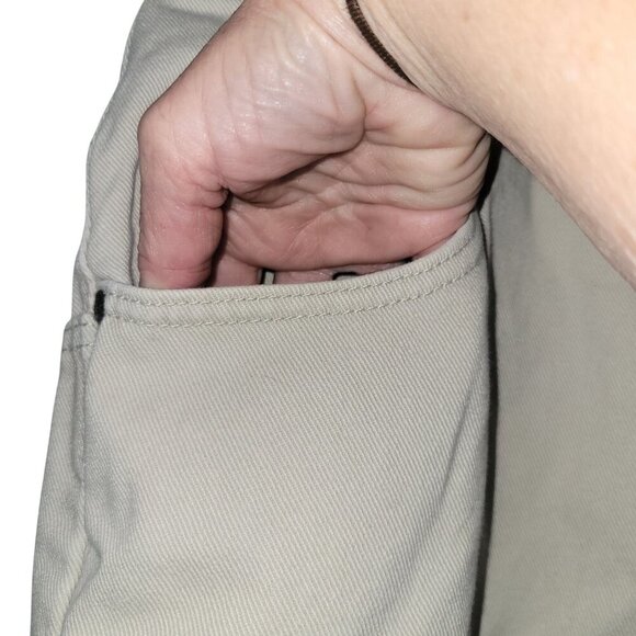 Boss Mens Beige Cargo Shorts XXL Reflective Stripes Utility Pockets Durable Casu - Picture 4 of 7